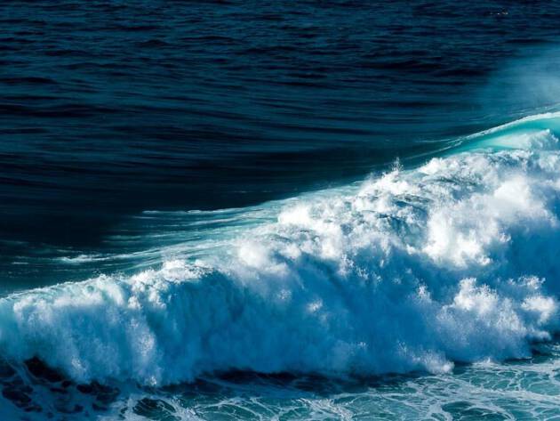 Long ocean wave
