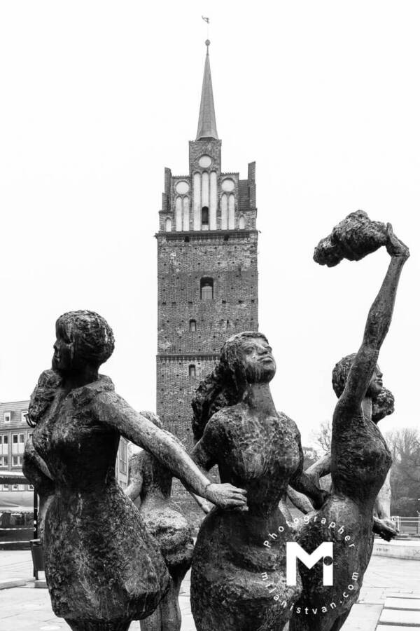 Sieben stolze Schwestern / Radisson Rostock Edition - Image 2